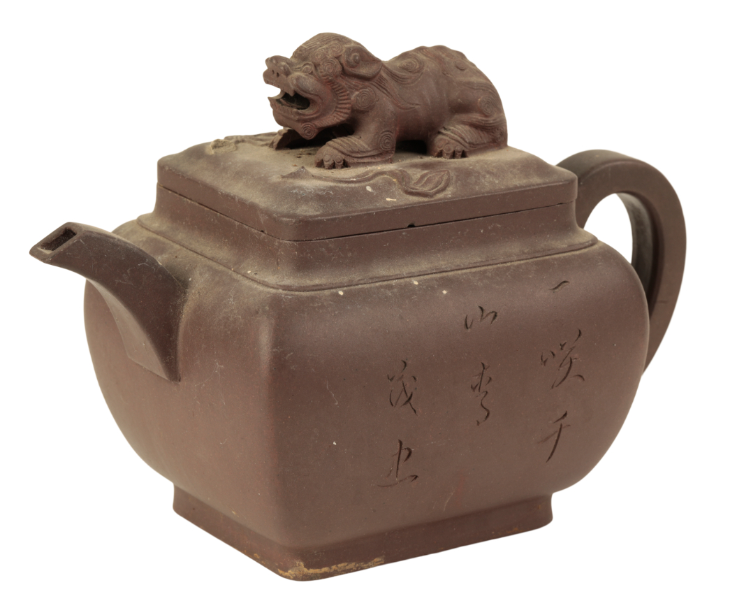 A CHINESE YIXING TEAPOT of rounded 3ae36b