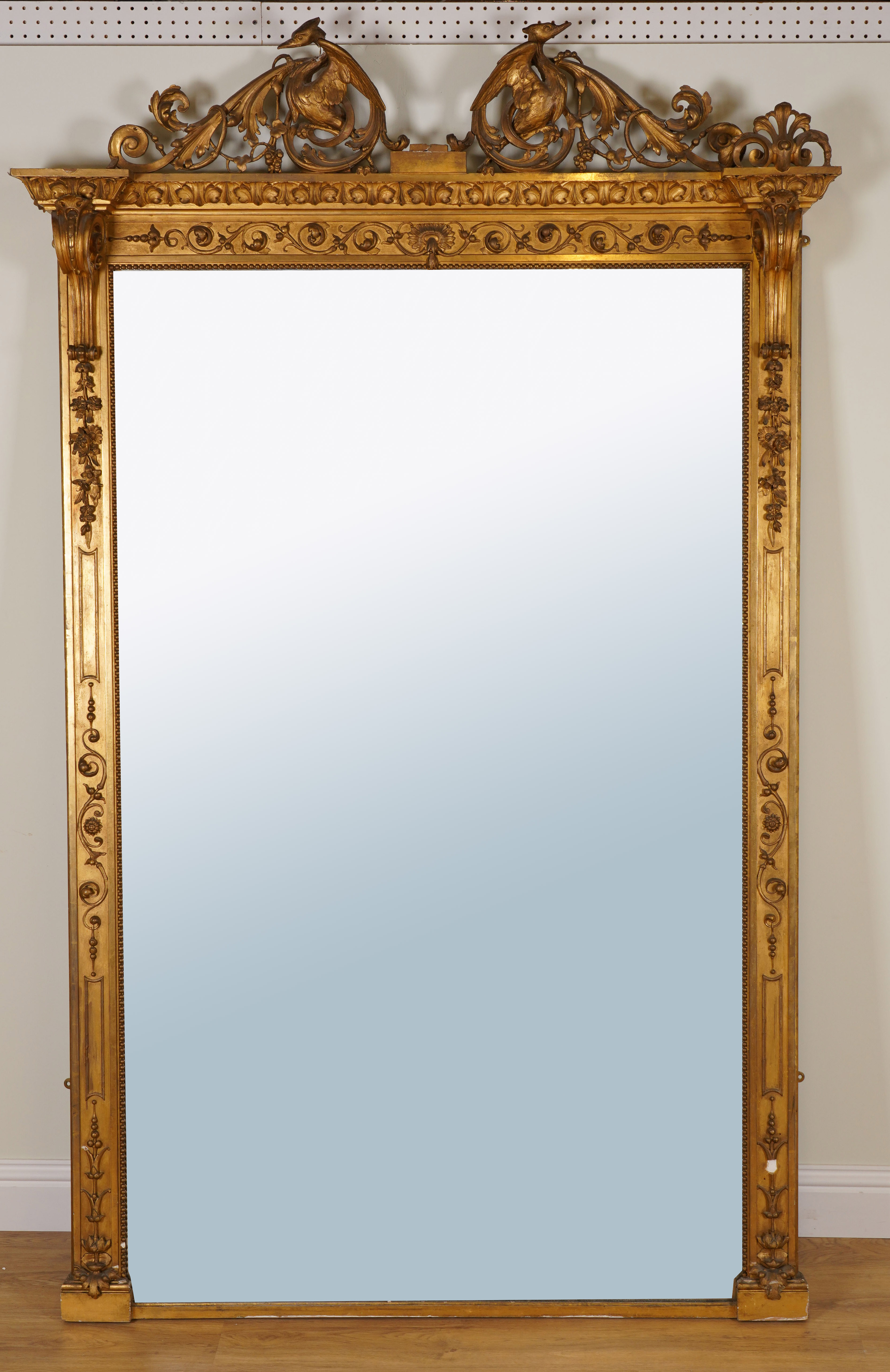 A LARGE GILT FRAMED MIRROR WITH 3ae514