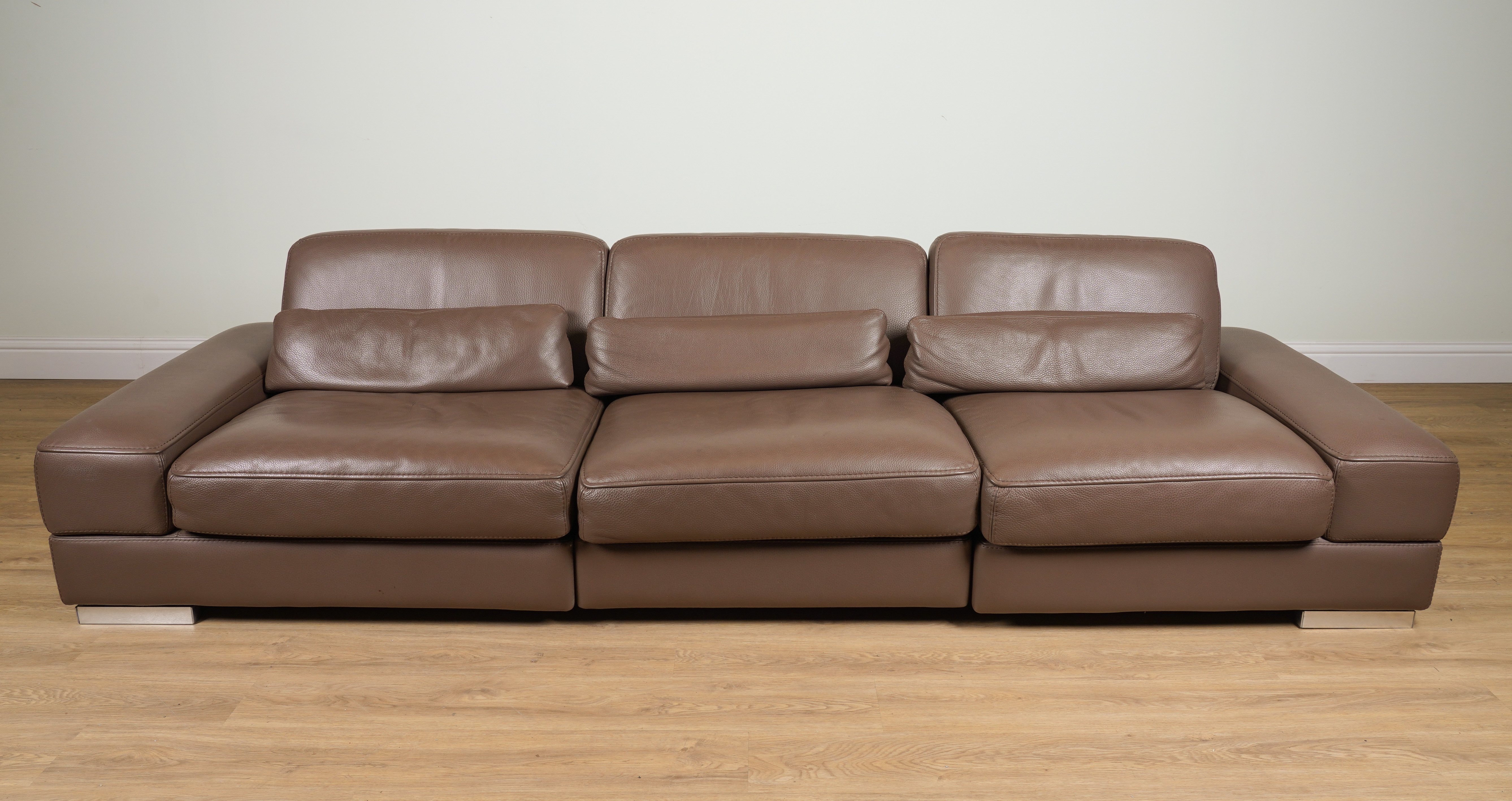ROCHE BOBOIS; A BROWN LEATHER UPHOLSTERED