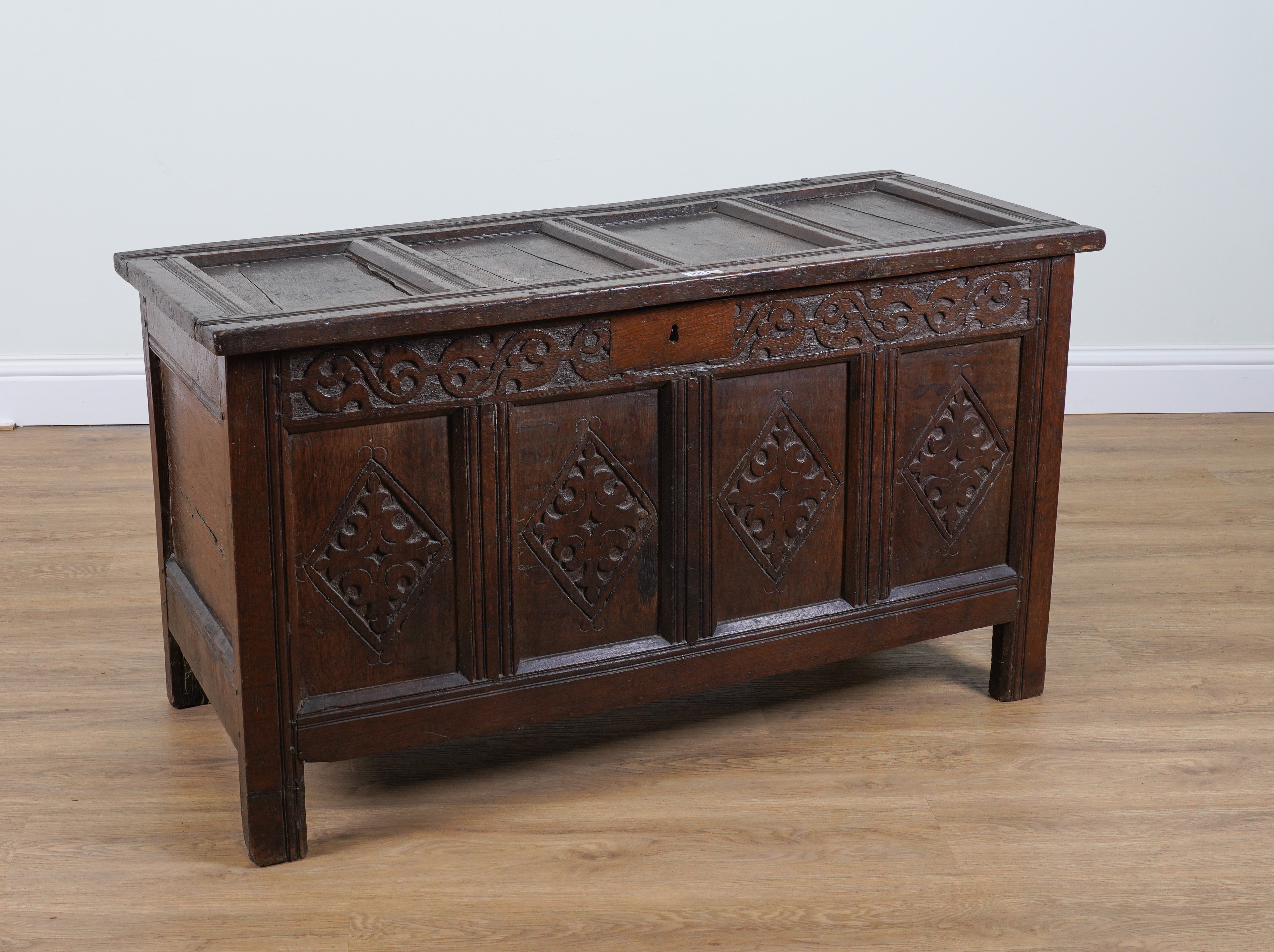 A 17TH CENTURY OAK FOUR PLANK COFFER 3ae550