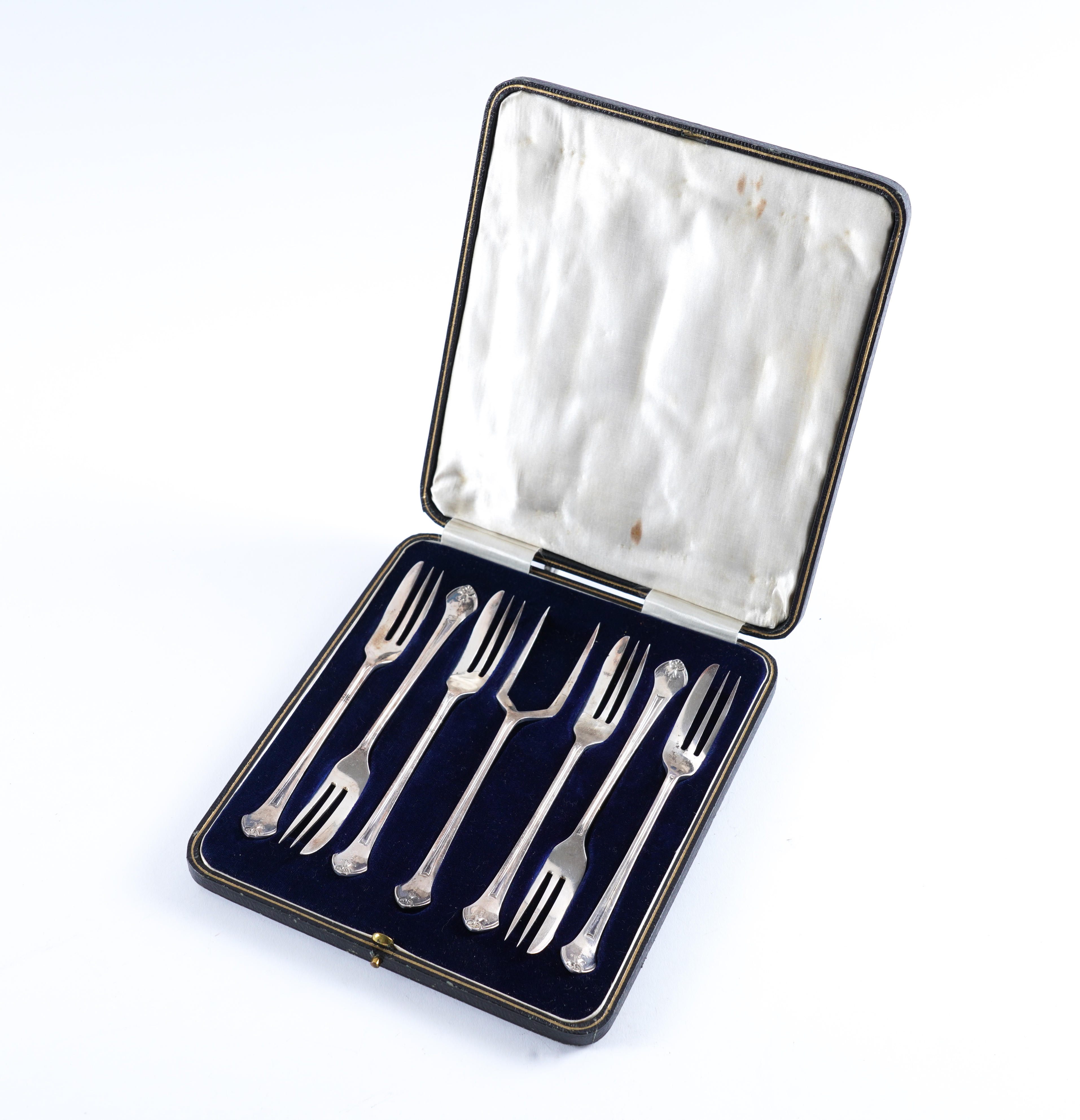 A SET OF SIX SILVER PASTRY FORKS WITH