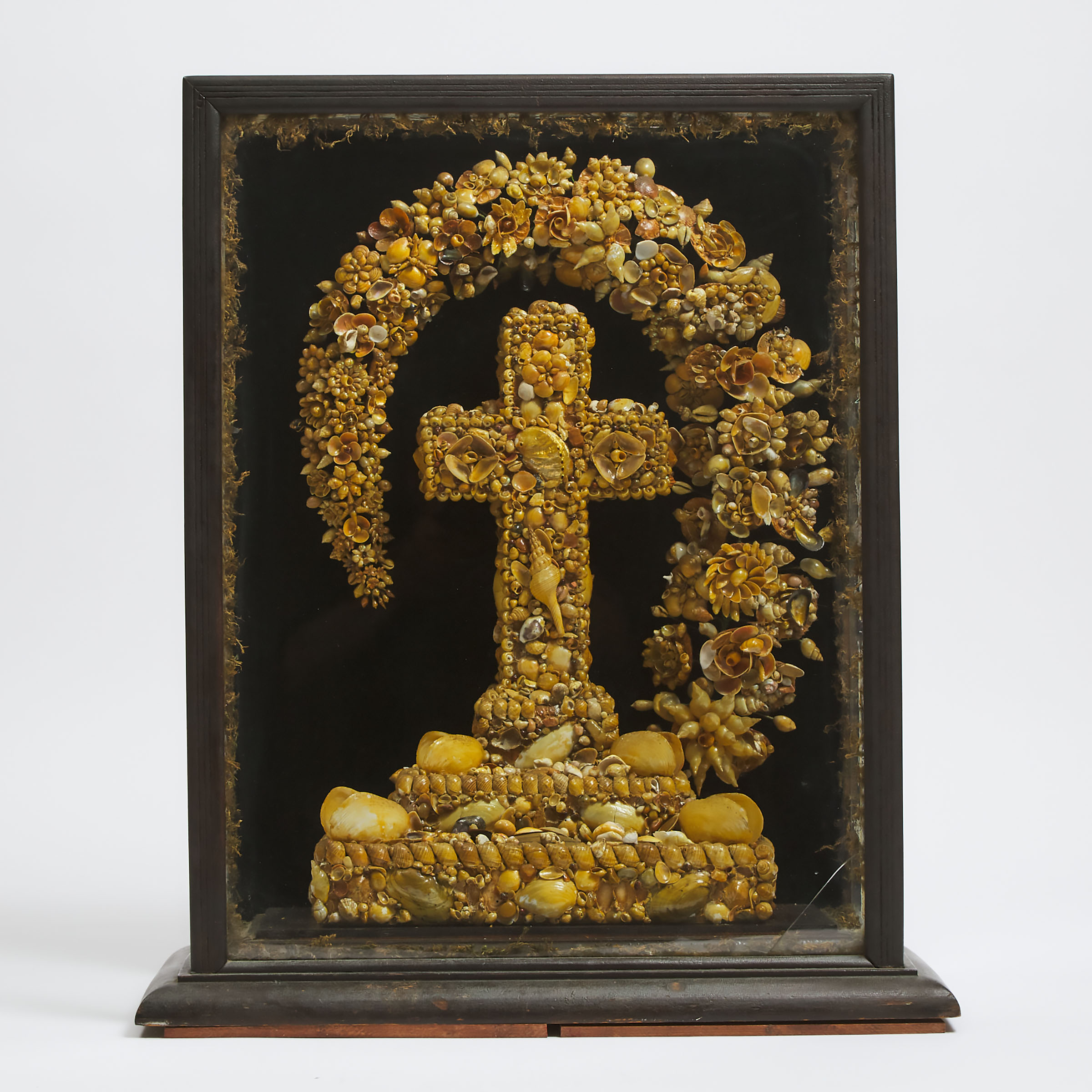 Large Victorian Shellwork Memorial  3abf6a