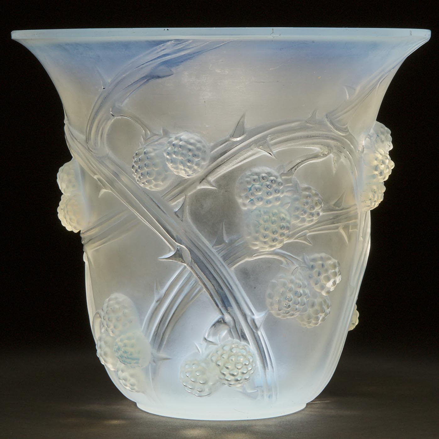  Mures Lalique Moulded Opalescent 3abfde
