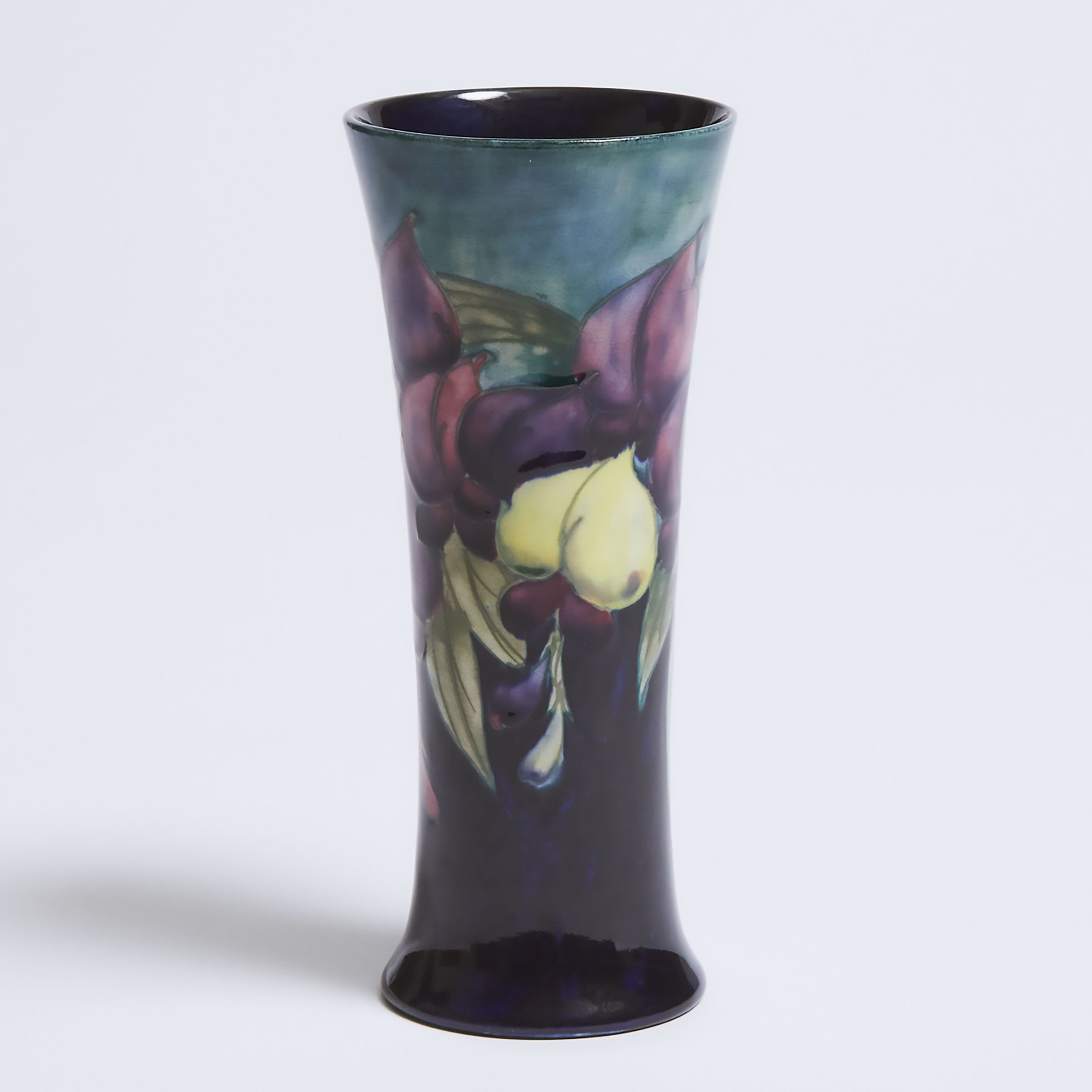 Moorcroft Wisteria Vase c 1916 18 3ac31b