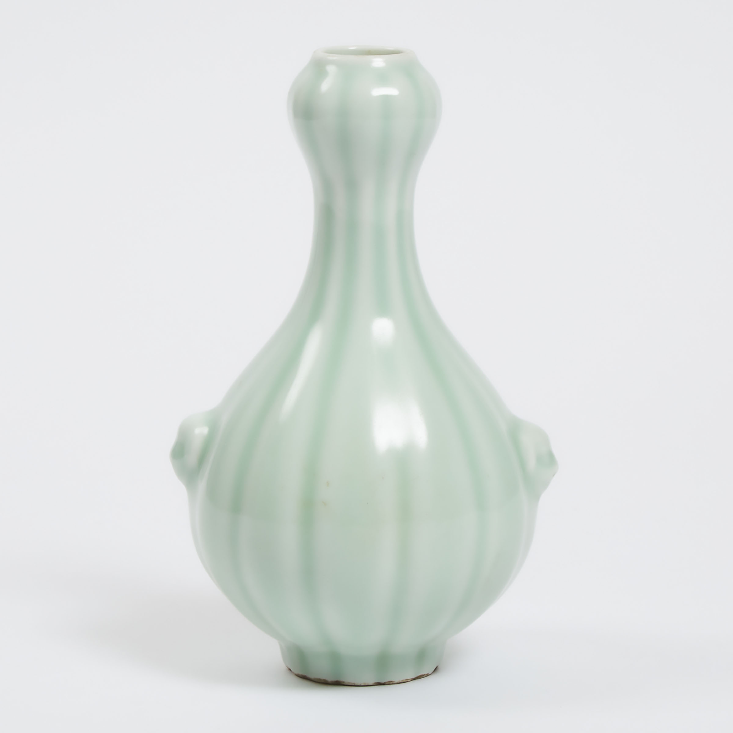 A Celadon Glazed Garlic Head  3ac7af