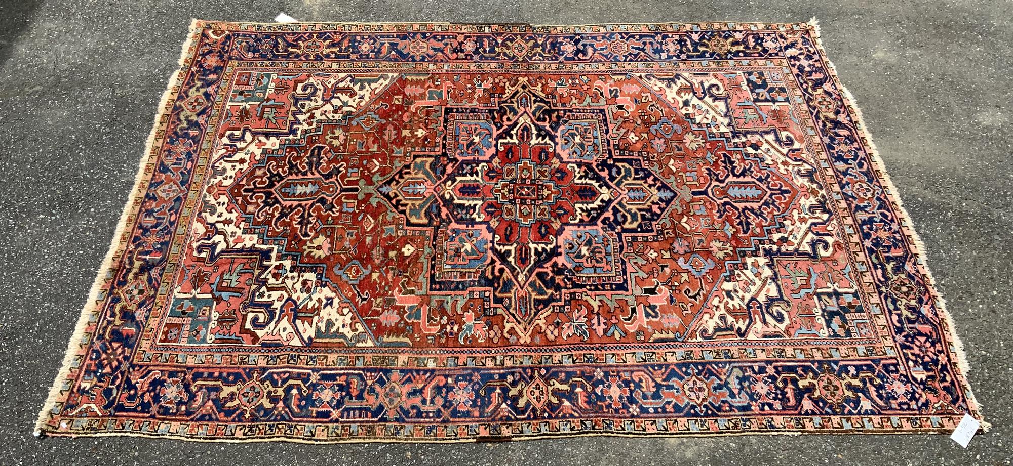 ROOM SIZE ORIENTAL HERIZ RUG. Heriz