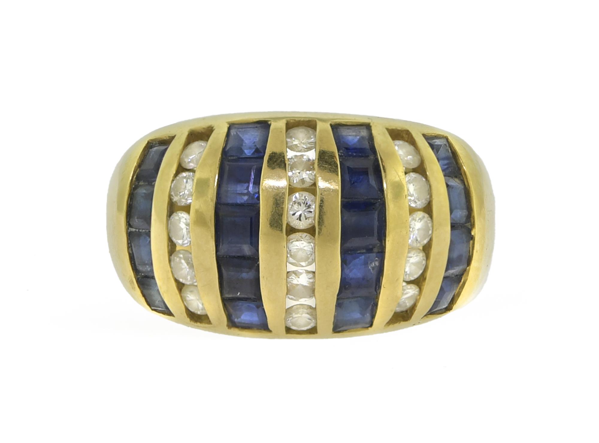 18K GOLD SAPPHIRE AND DIAMOND RING.