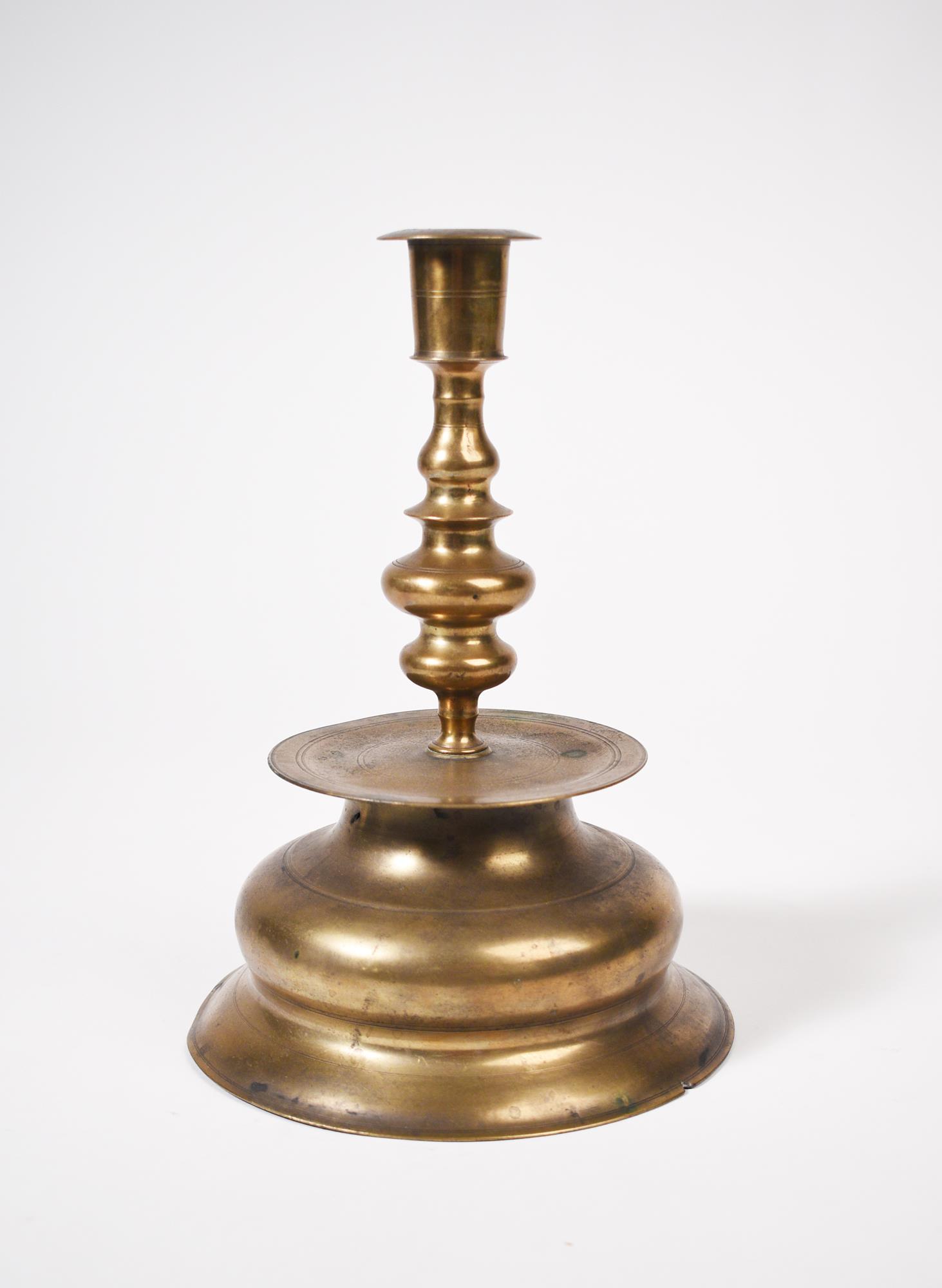 17TH C. EUROPEAN BRASS CANDLESTICK.