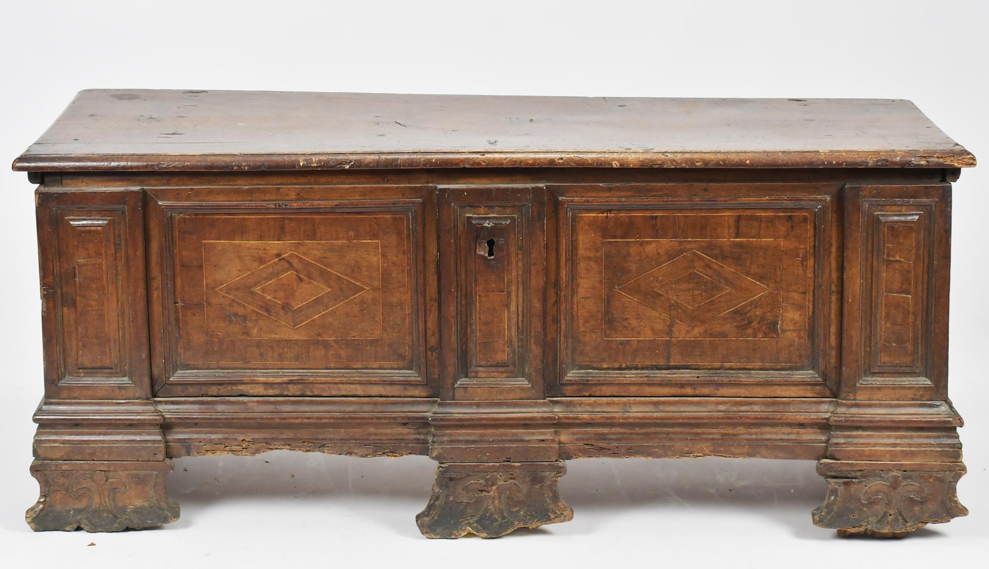 17TH C ITALIAN WALNUT CASSONE  3ac8ef