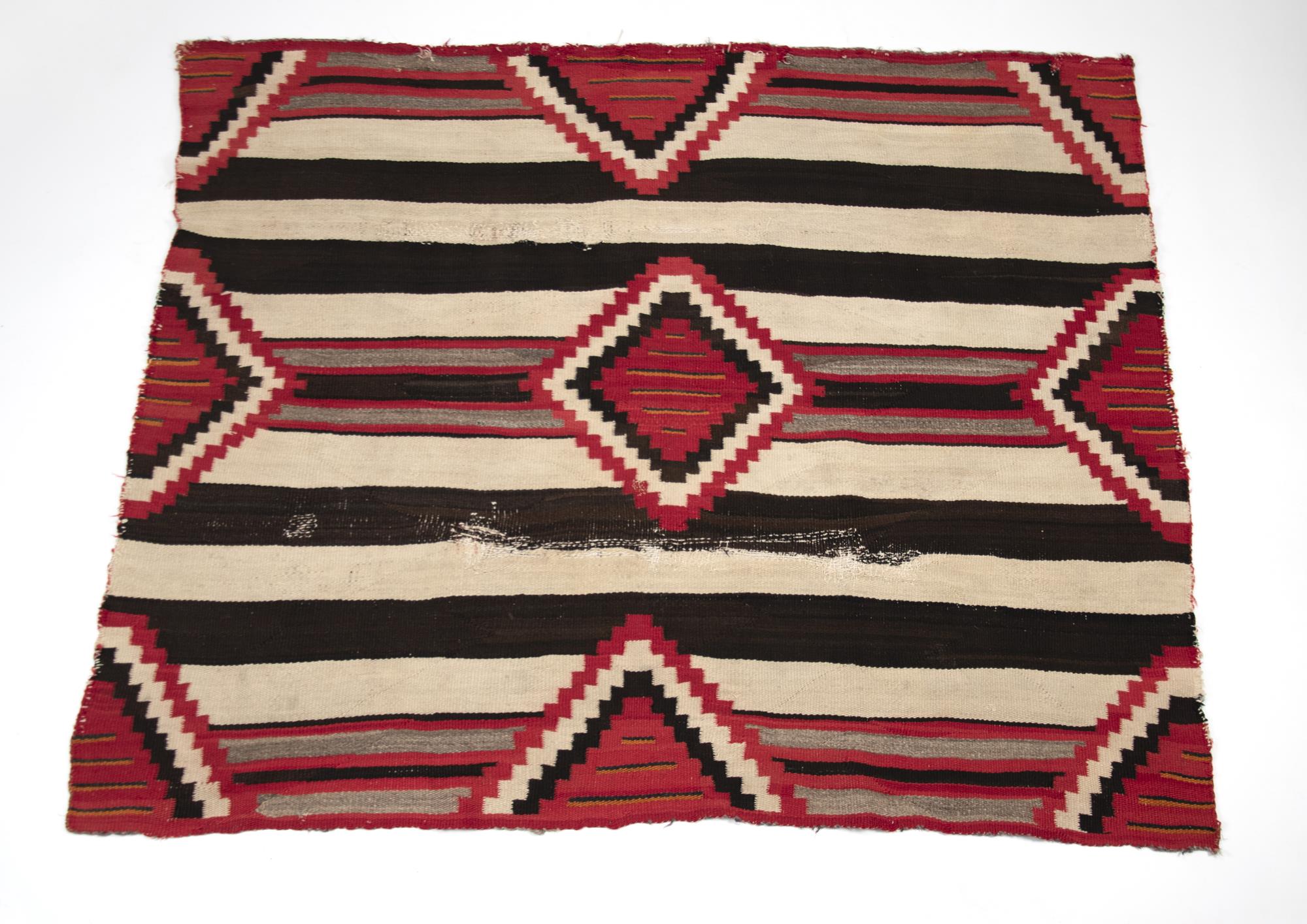 LATE 19TH C NAVAJO RUG A red  3ac96a