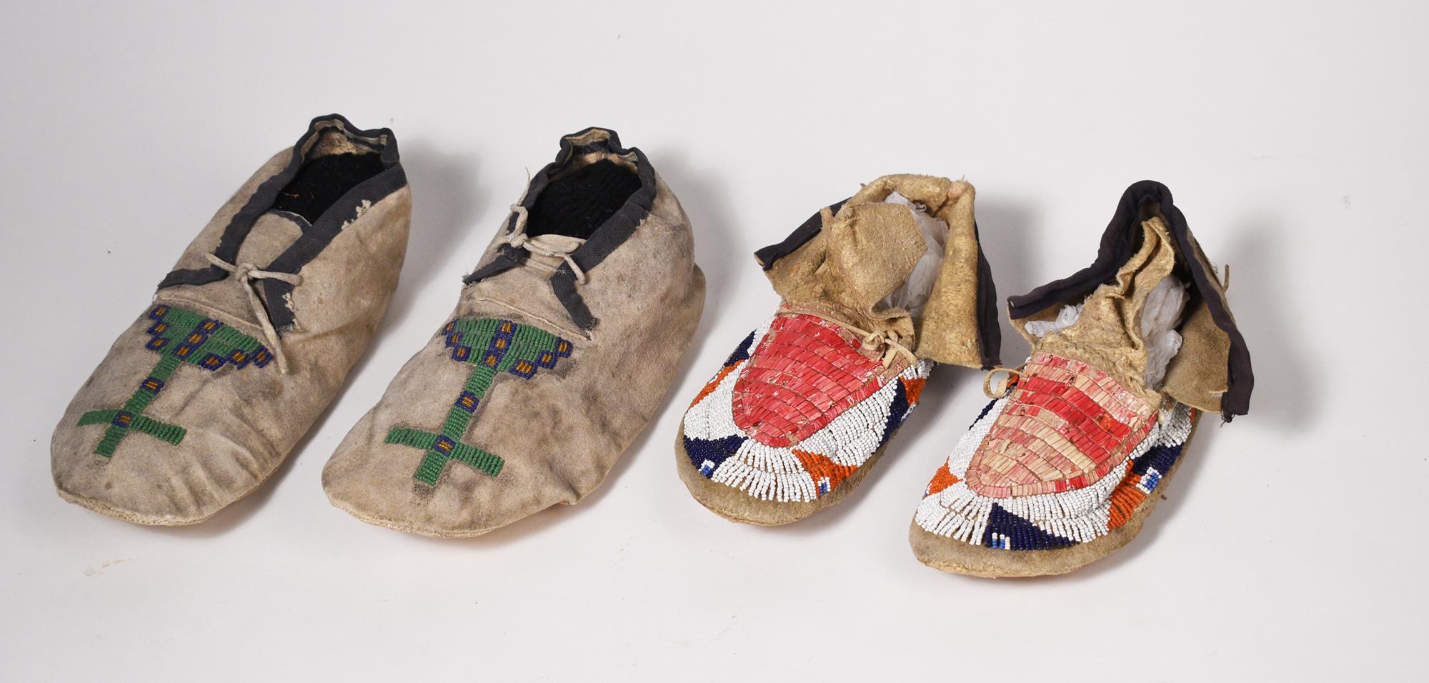 ANTIQUE NATIVE AMERICAN BEADED MOCCASINS.