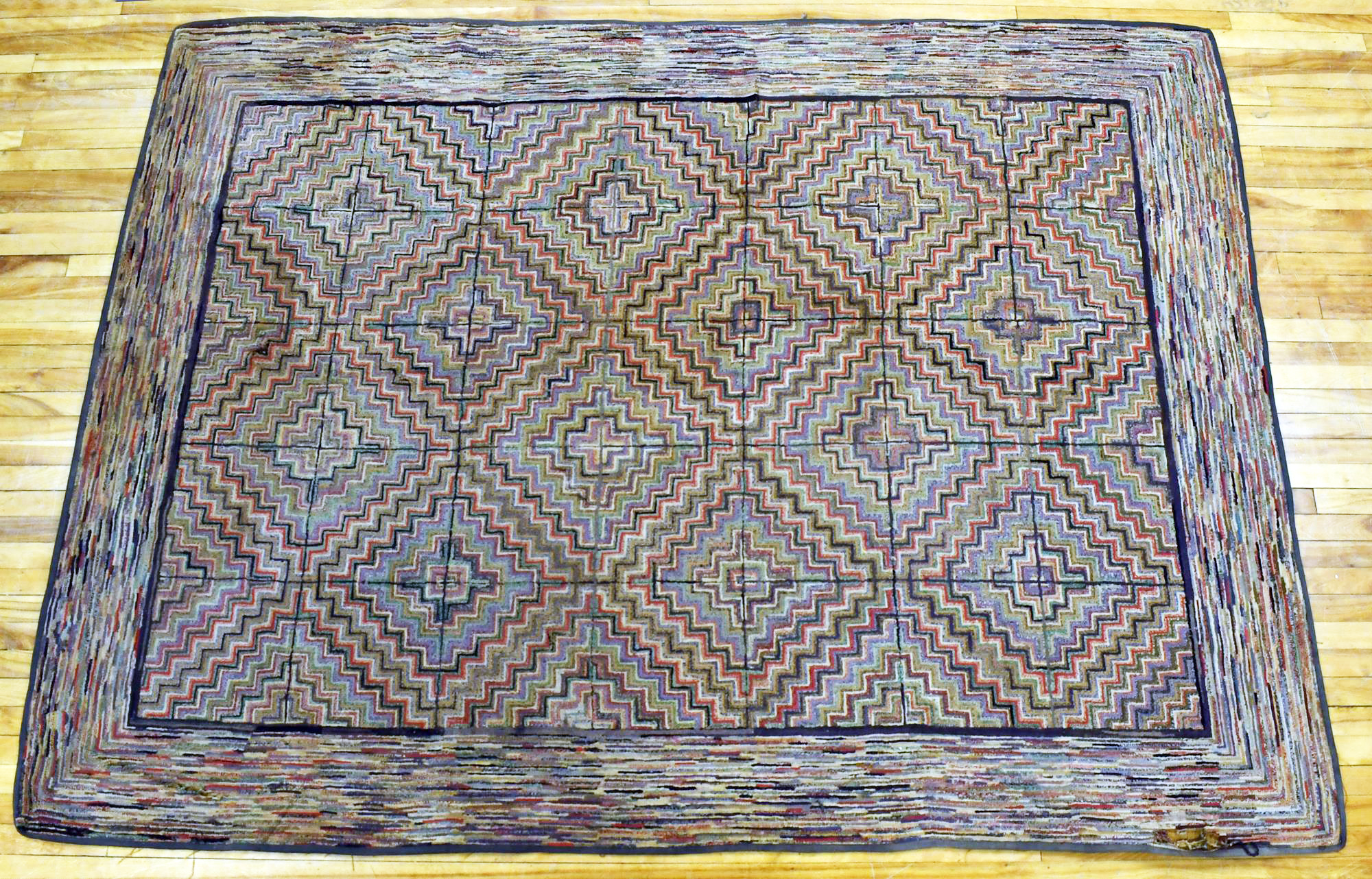 ANTIQUE ROOM SIZE HOOKED RUG A 3aca65