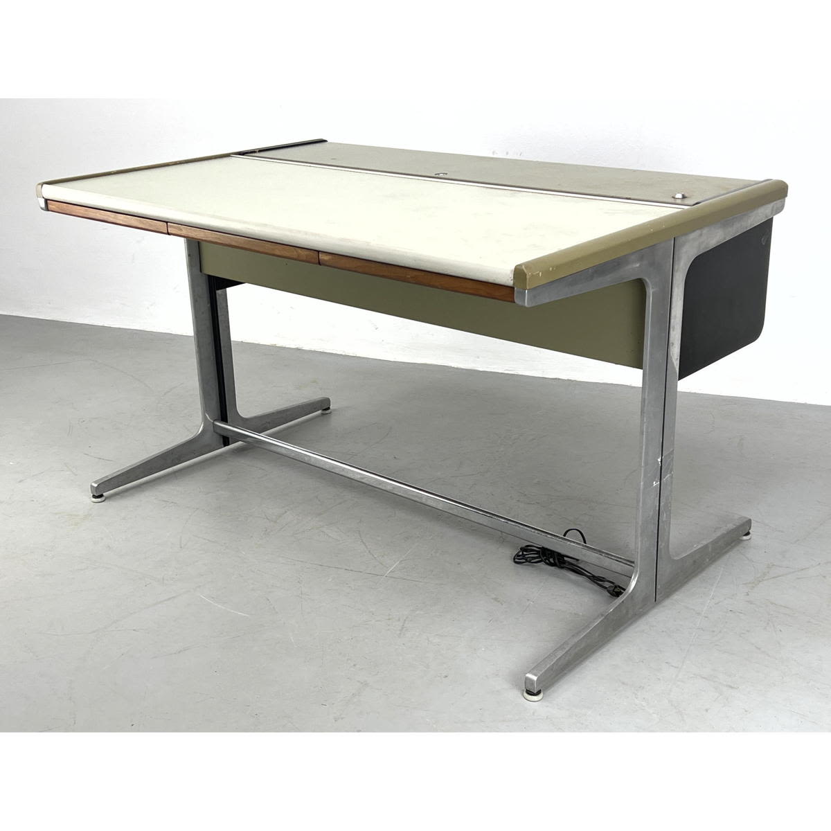 Herman Miller Action Office Desk  3acb50