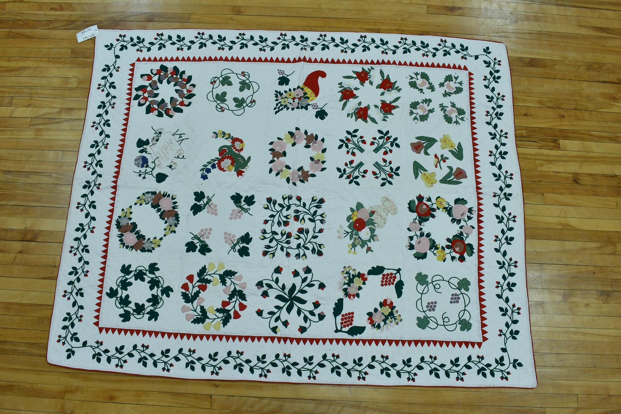 ANTIQUE APPLIQUÉ QUILT, FLORAL