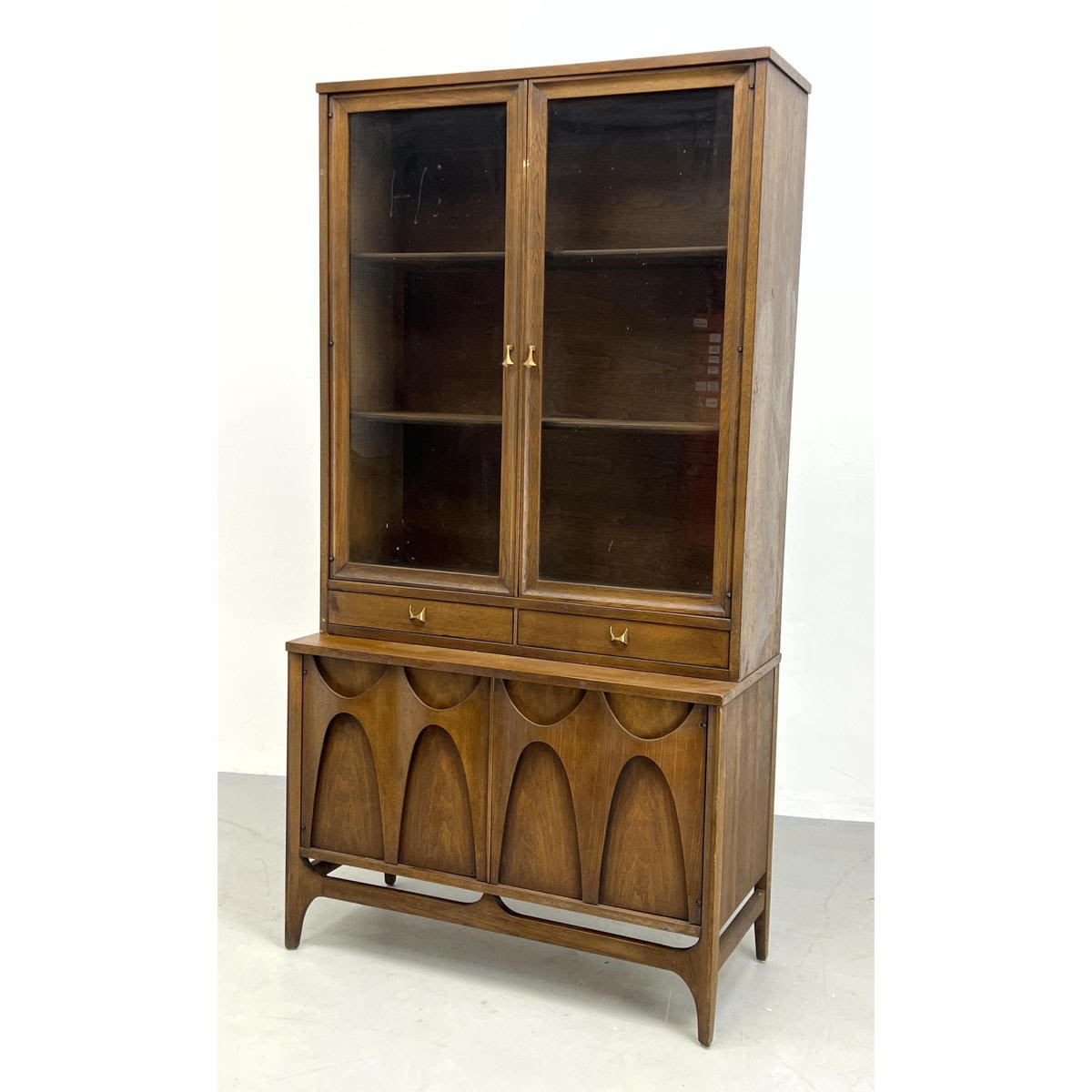 BROYHILL BRASILIA Walnut Dining