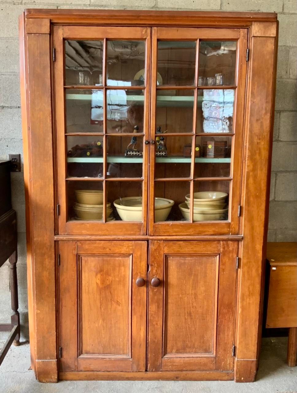 EARLY 19TH C PINE CORNER CUPBOARD  3acdaa