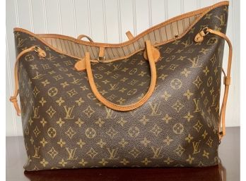 The iconic Louis Vuitton Neverfull 3acdb9