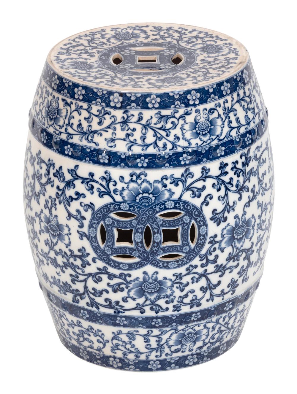 CHINESE STYLE BLUE AND WHITE PORCELAIN 3af6c3