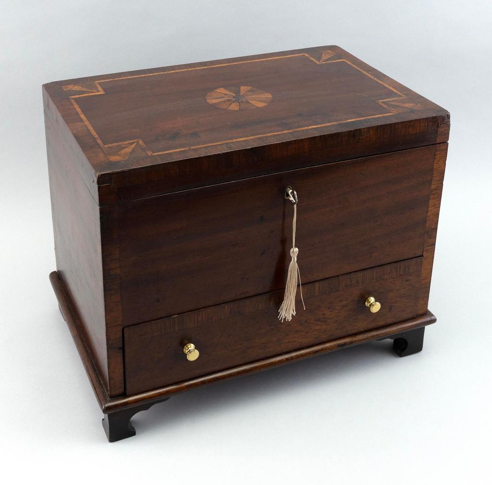 MINIATURE BLANKET CHEST 19TH CENTURY 3af8a1