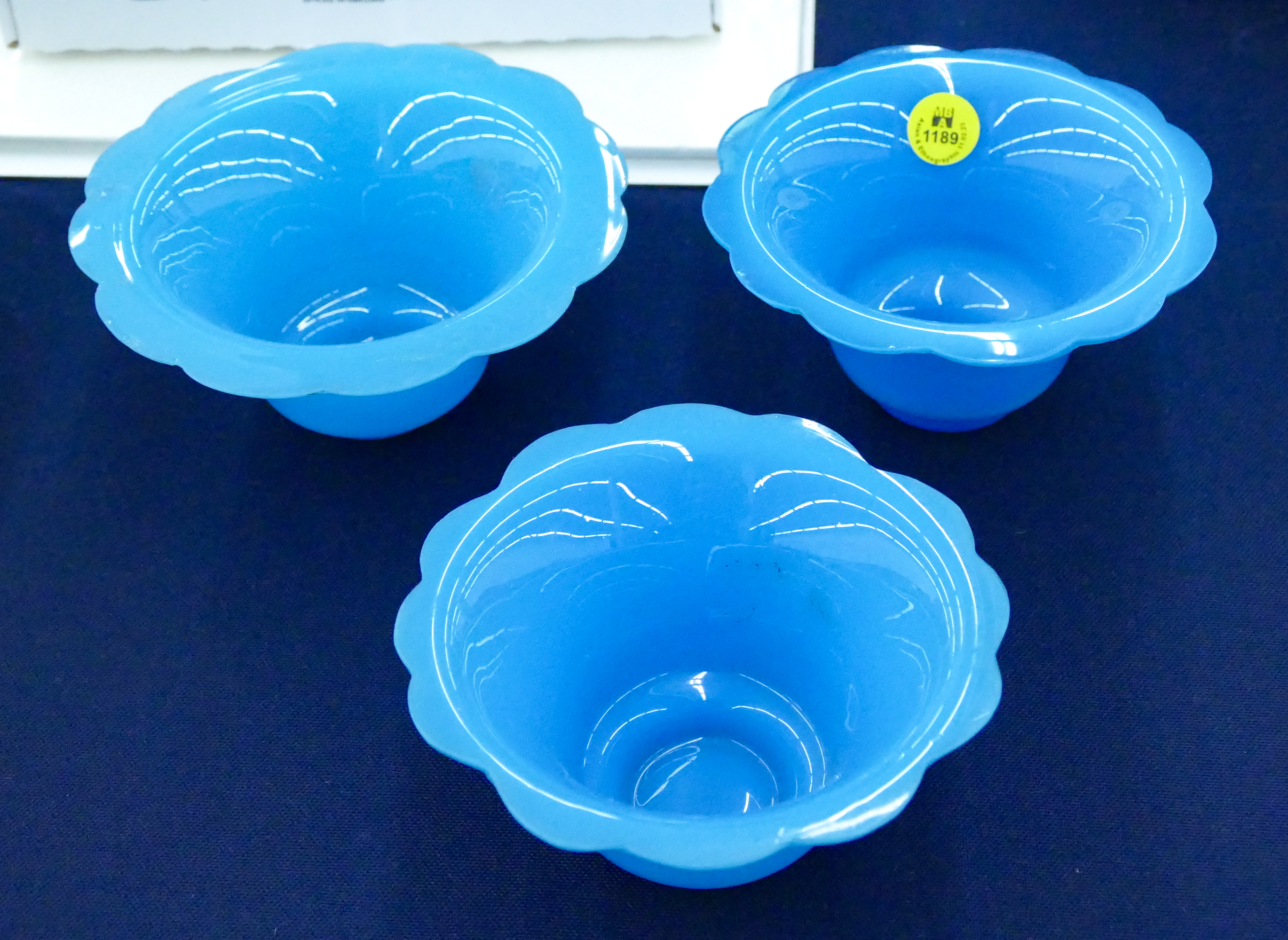 3pc Chinese Blue Peking Glass Scalloped 3afcd3