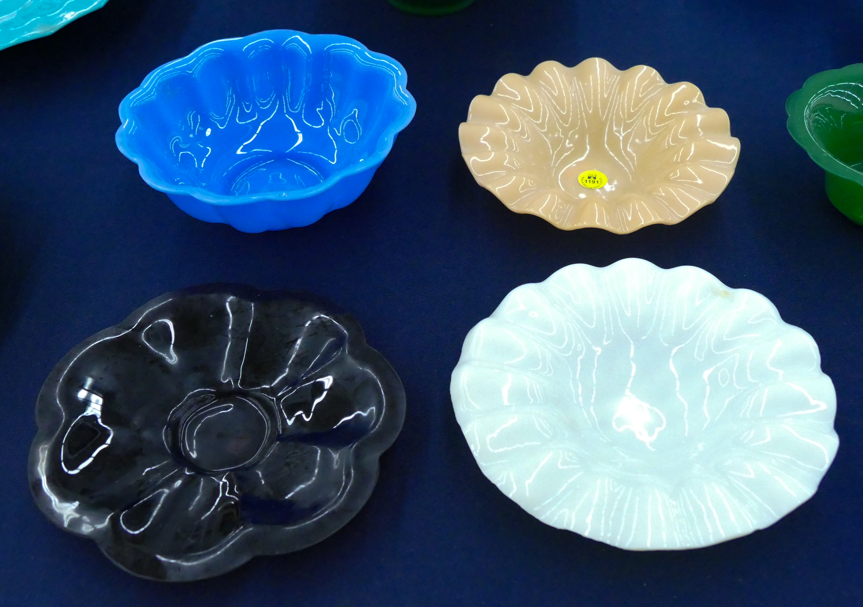 4pc Chinese Peking Glass Scalloped