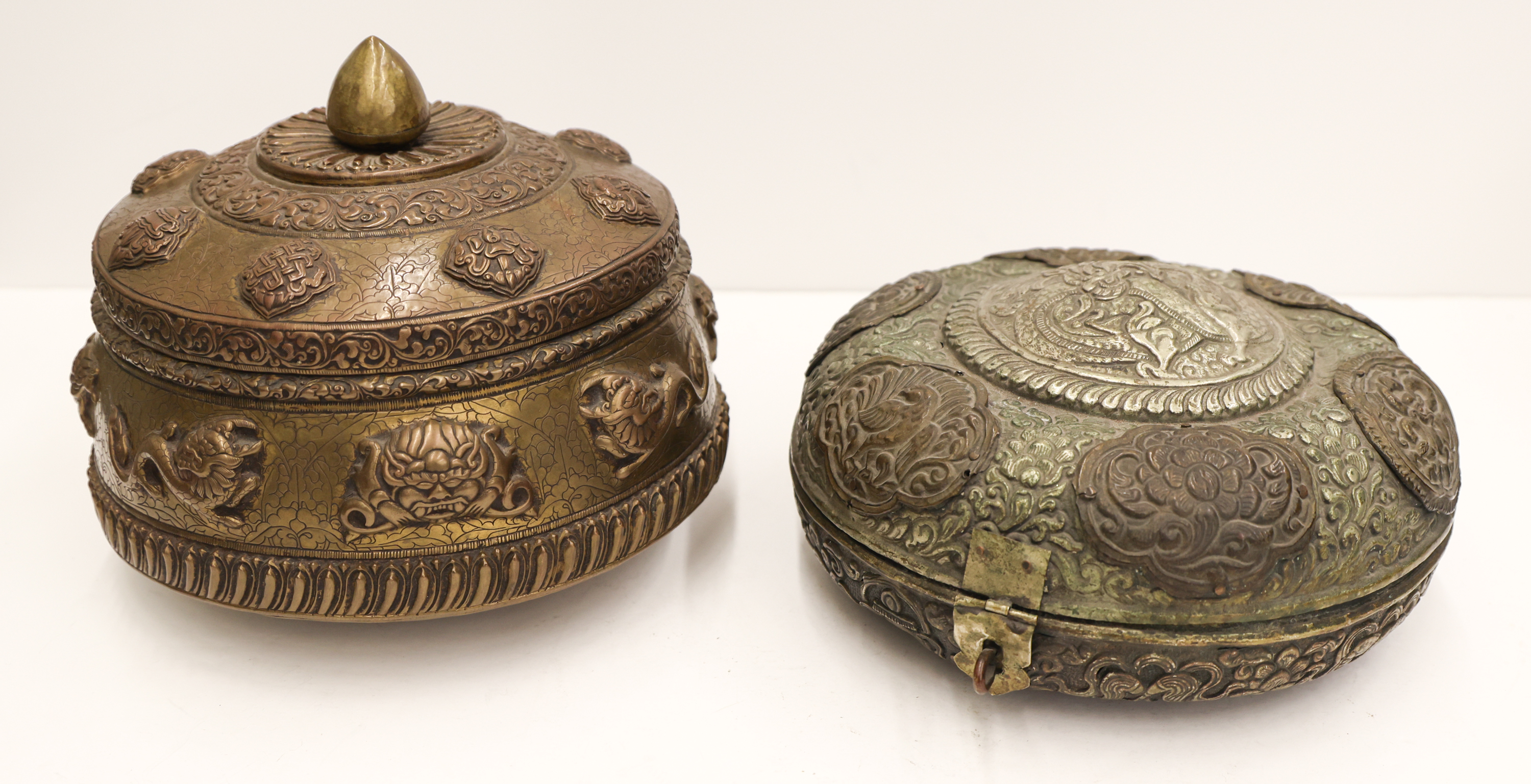 2pc Tibetan Decorated Round Metal 3afeeb