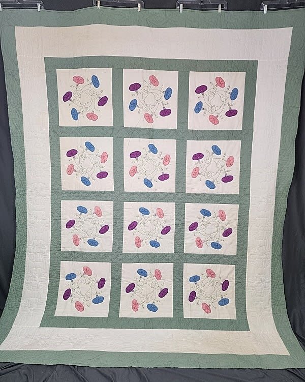 Vintage c1970 Morning Glory Quilt Measuring