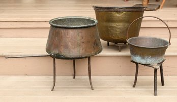 A small 19th C brass bucket with 3b00e7