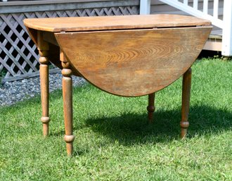 A ca 1880 s oval drop leaf table  3b0223