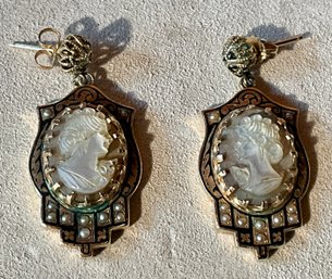 A pair of 14 k gold Victorian shell