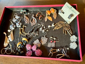 Twenty pairs of pierced and clip 3b02e3