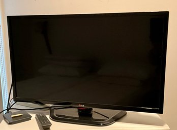 LG TV, 31” screen, model 32LN5300-UB,