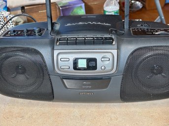 Optimus CD player, radio and cassette.