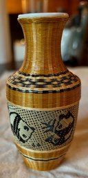 A Chinese porcelain vase wrapped 3b0338