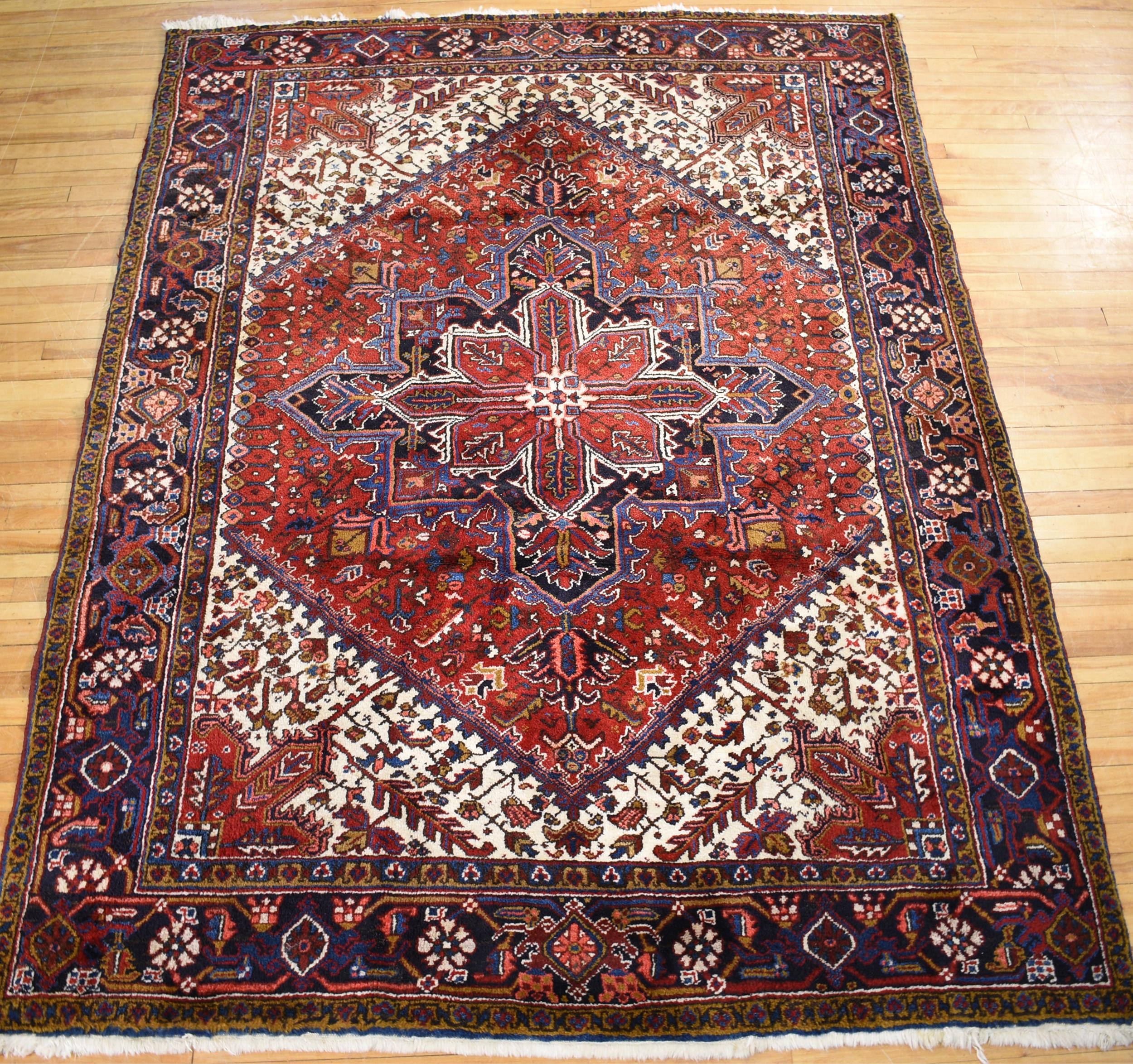 VINTAGE ORIENTAL HERIZ AREA RUG.