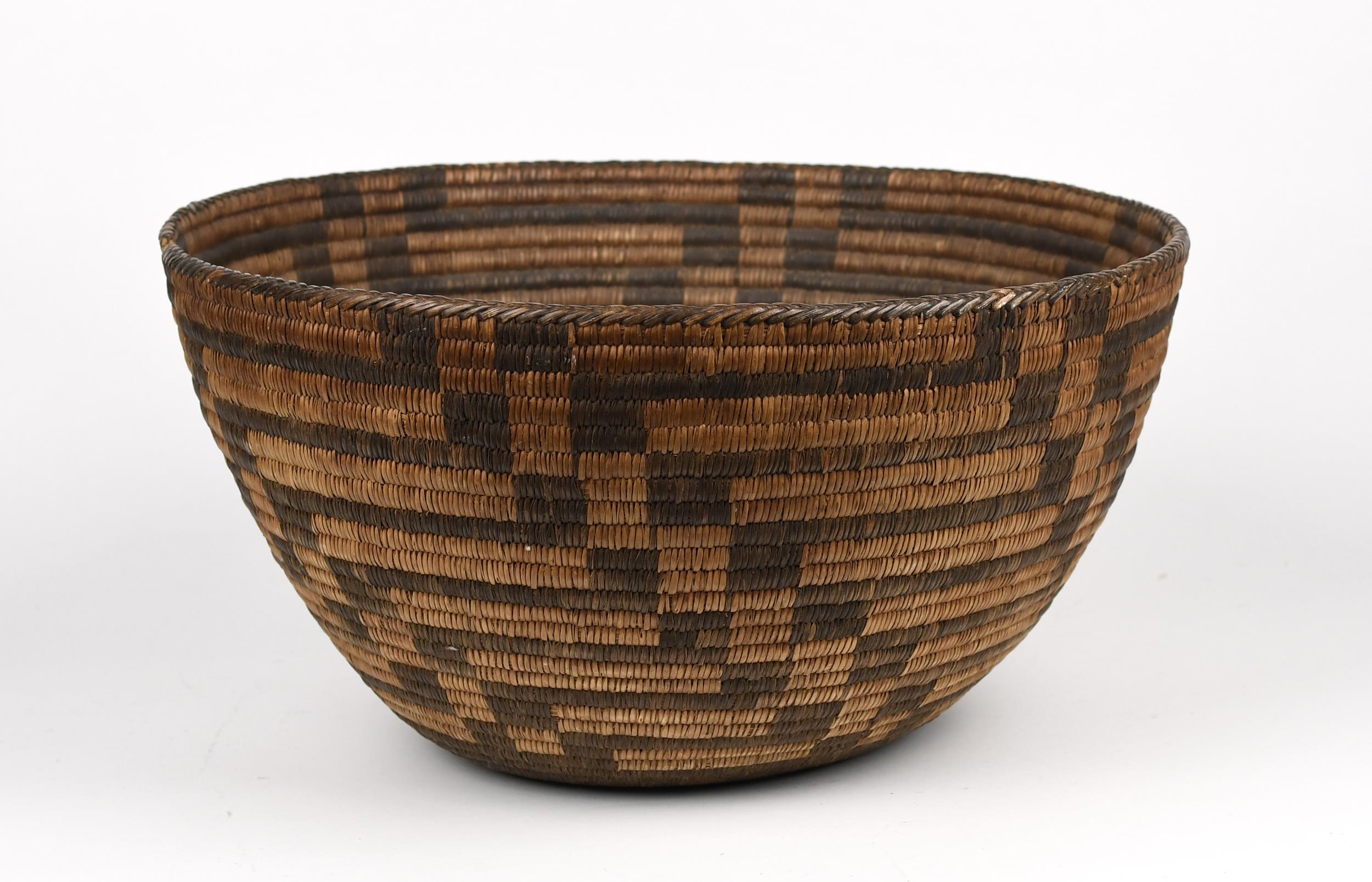 LARGE ANTIQUE NATIVE AMERICAN BASKET.