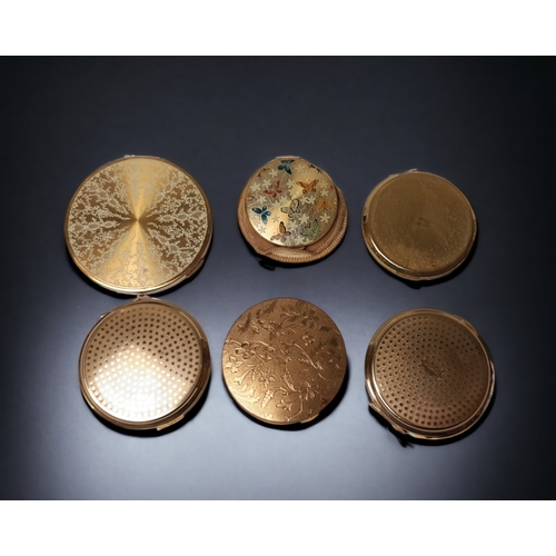 A COLLECTION OF SIX VINTAGE LADIES COMPACTS.
