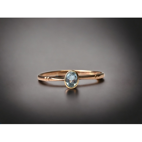 A LADIES 9CT ROSE GOLD RING, SET