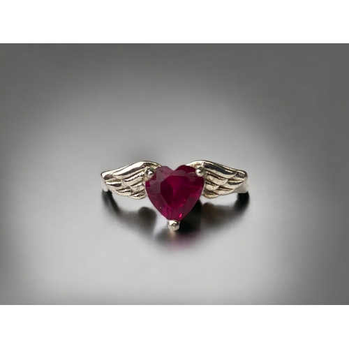 A LADIES 925 SILVER 'WINGED' RING.SIZE