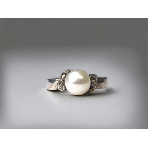 A STERLING SILVER & CULTURED PEARL