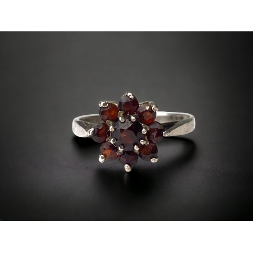 A STERLING SILVER AND GARNET LADIES 3b085e