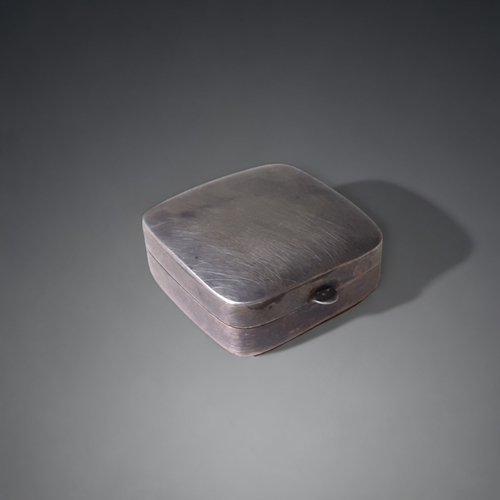 A STERLING SILVER PILL BOX.27 X 27MM