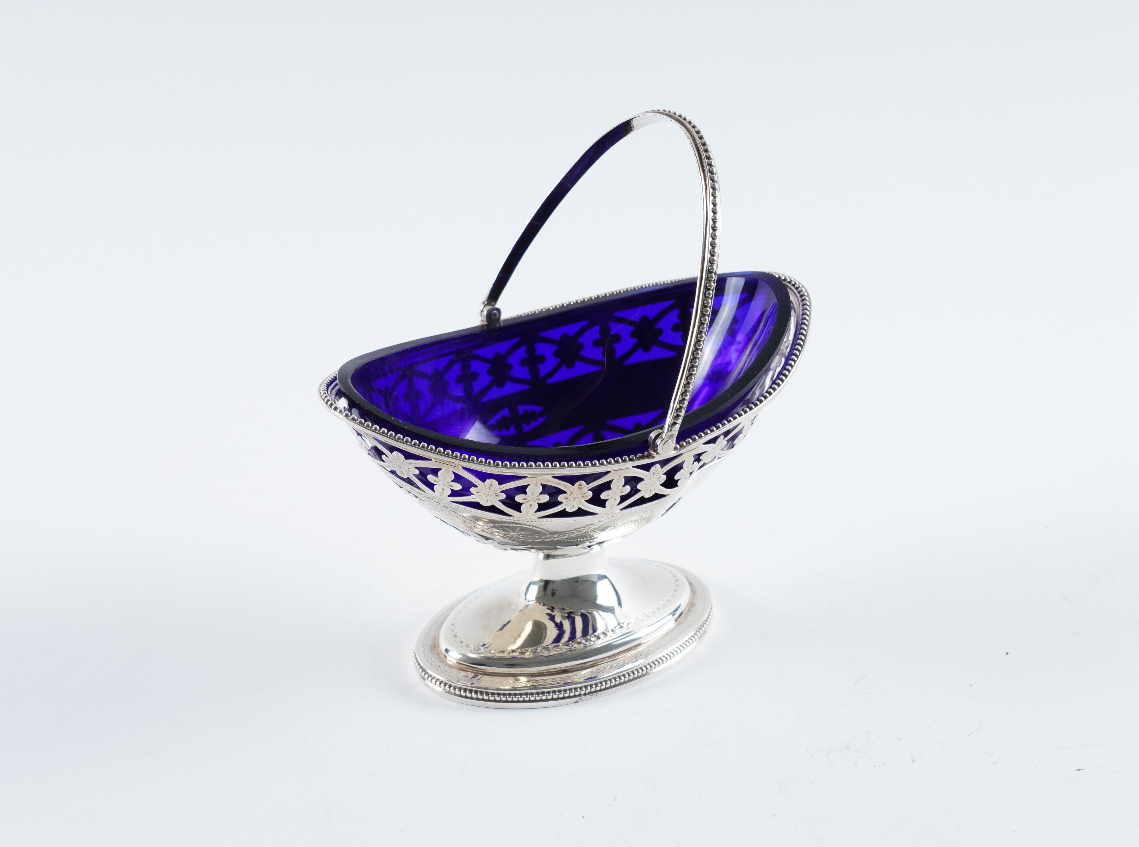 A GEORGE III SILVER SUGAR BASKET 3ae622