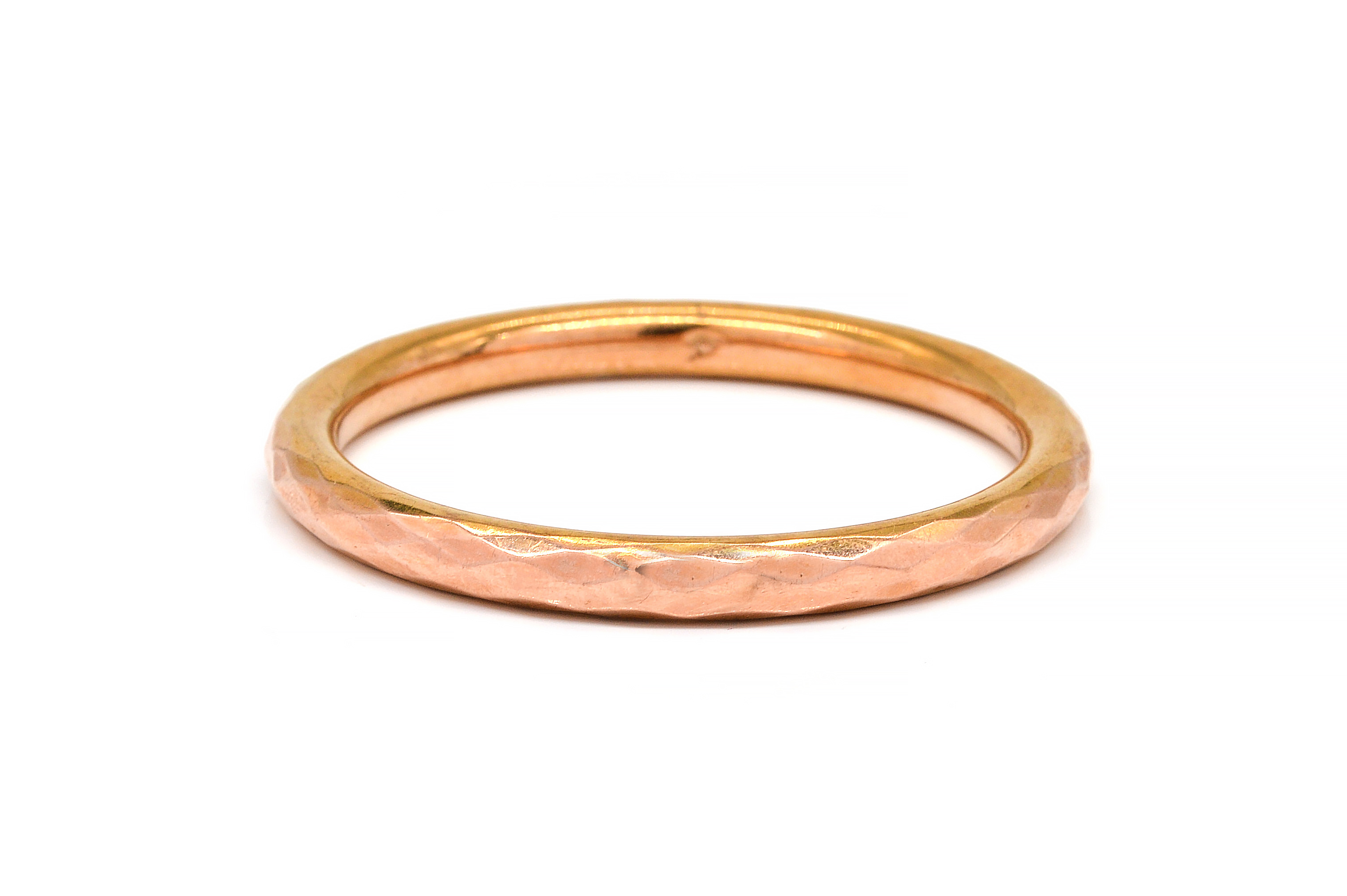 A 9CT GOLD CIRCULAR BANGLE With 3ae697