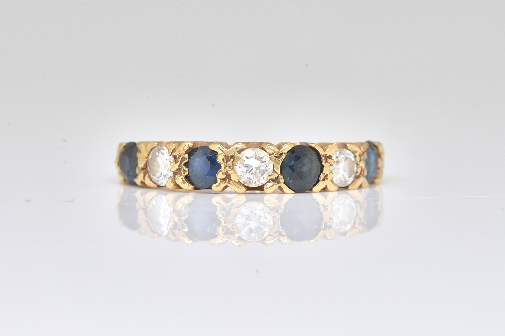 A 9CT GOLD SAPPHIRE AND DIAMOND