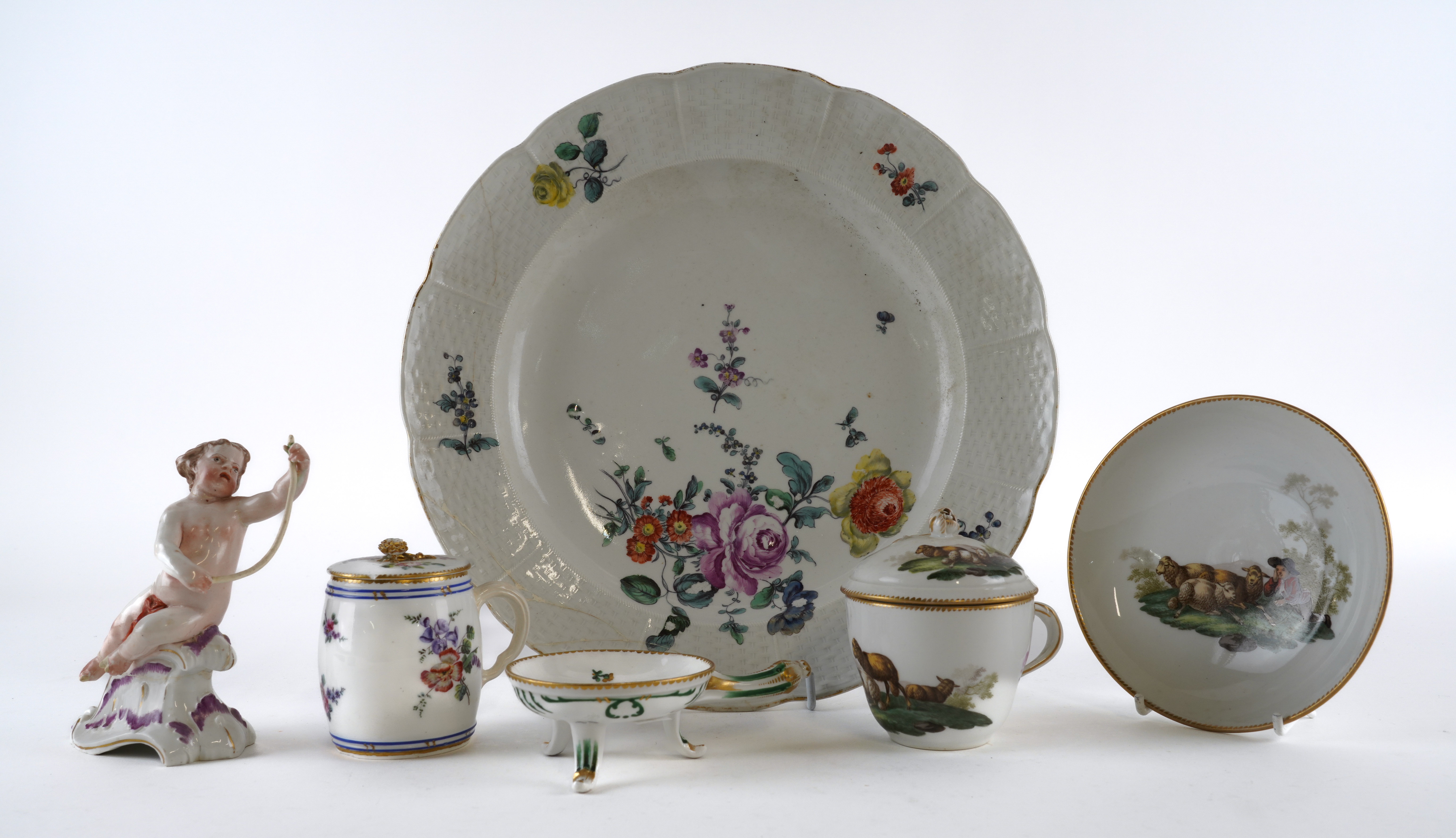 A GROUP OF CONTINENTAL PORCELAINS 3ae6ad