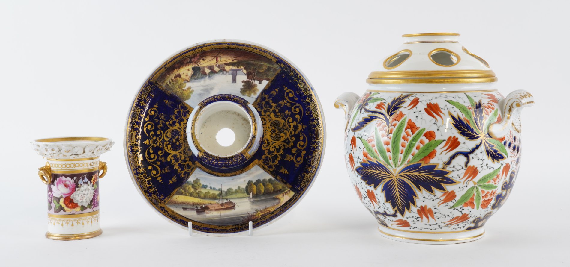 THREE ITEMS OF ENGLISH PORCELAIN