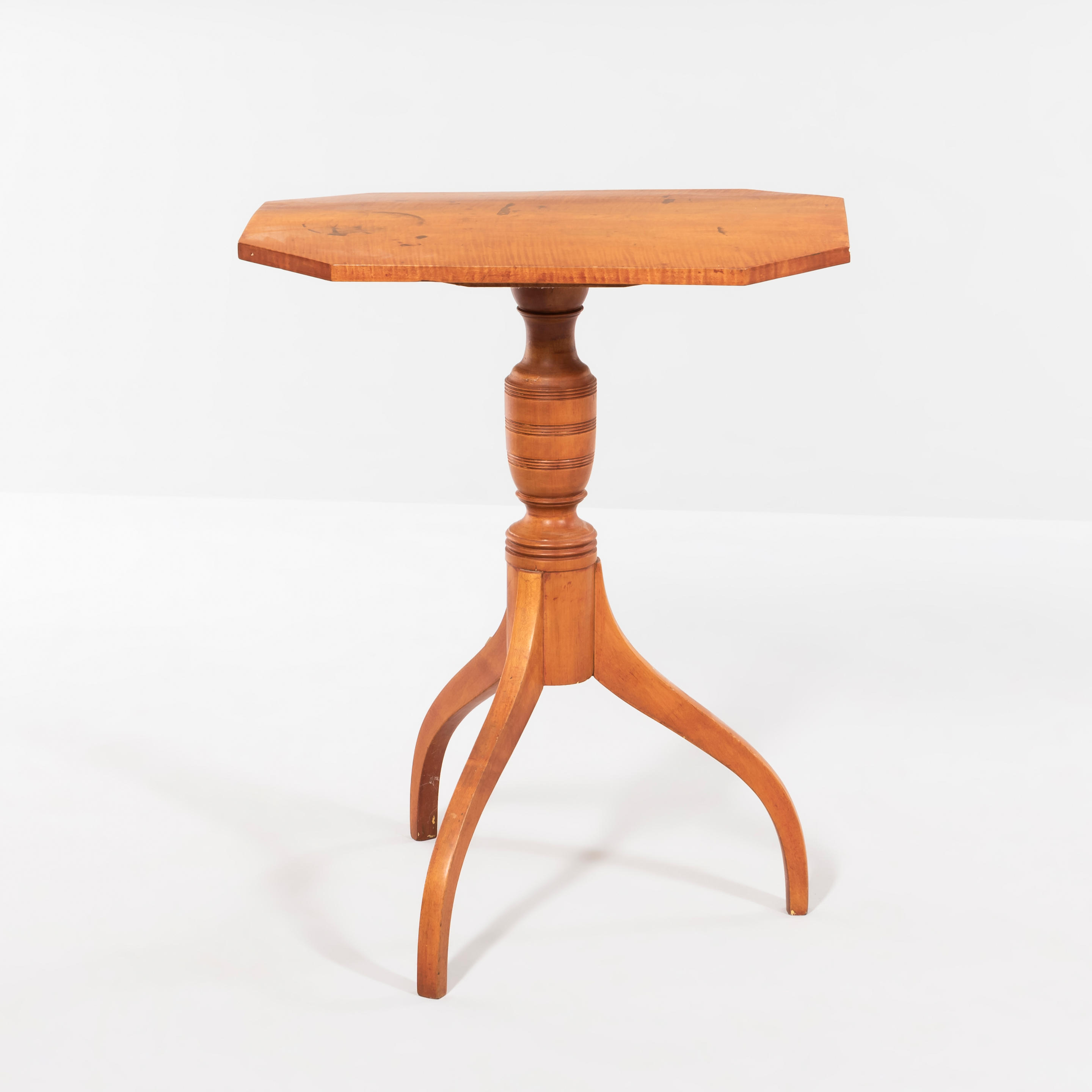 FEDERAL STYLE TIGER MAPLE STAND 3ae78b