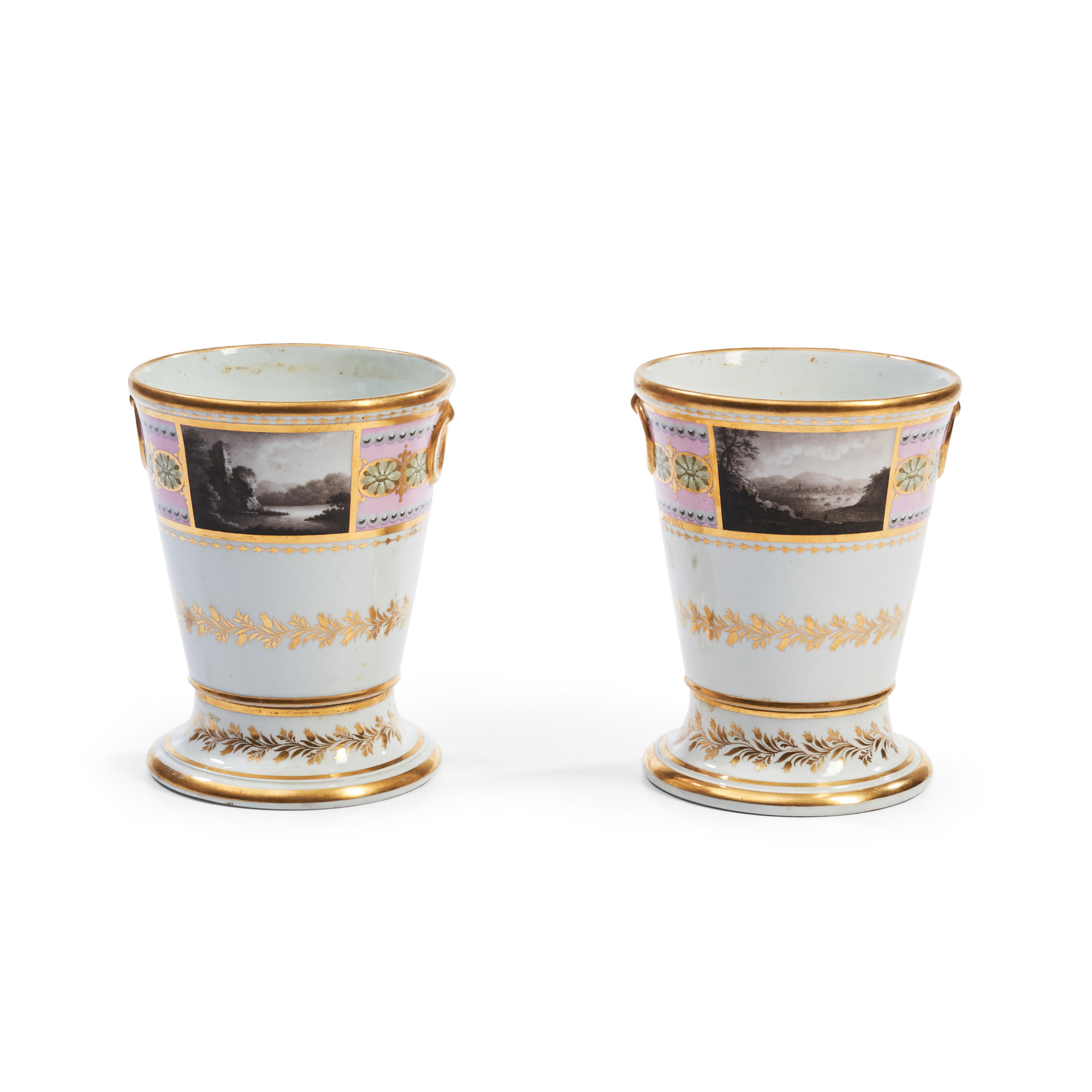 PAIR OF WORCESTER PORCELAIN PLANTERS 3ae8bb