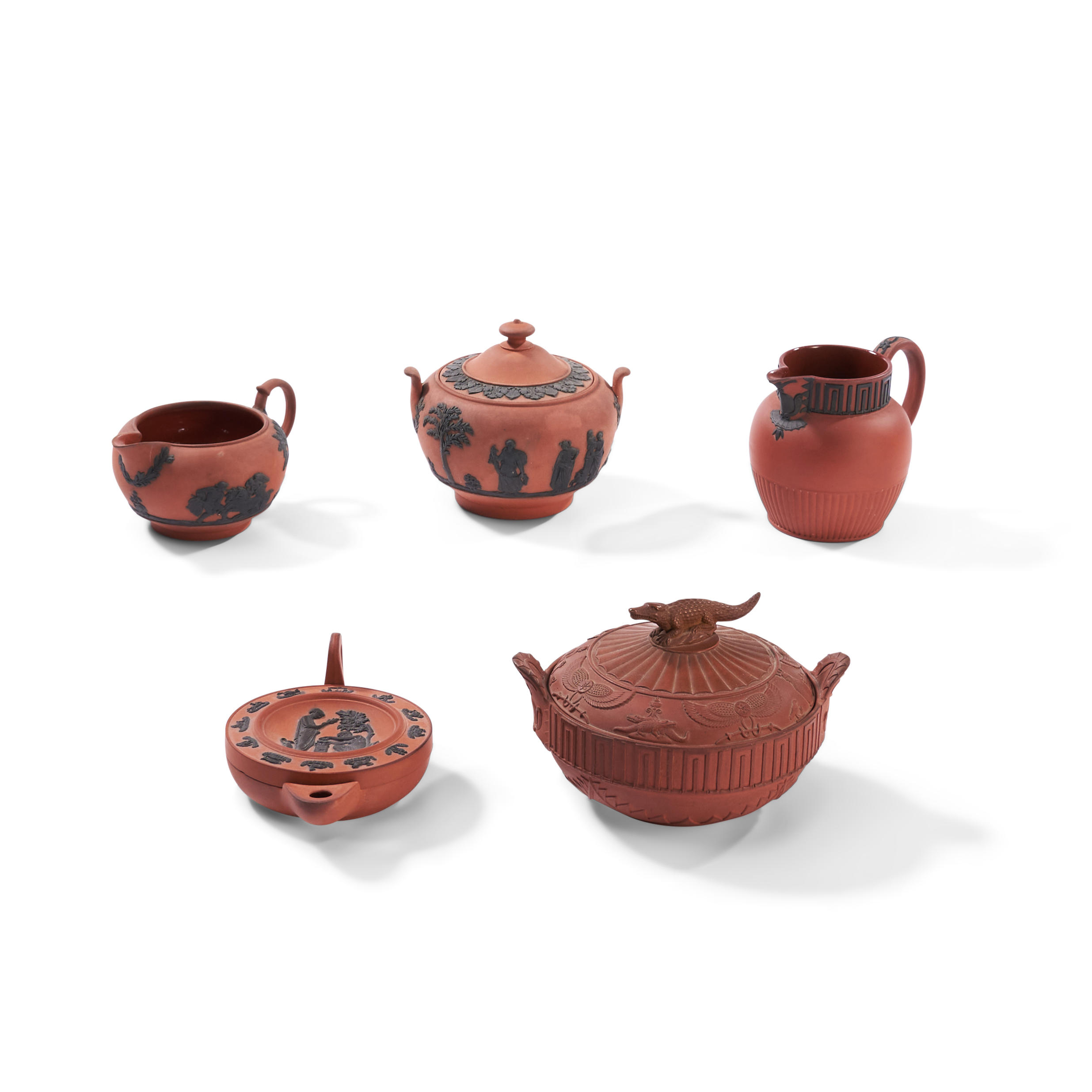 FIVE WEDGWOOD ROSSO ANTICO ITEMS  3ae8e5